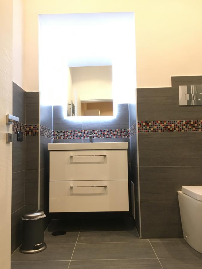 Suíte de 1 Quarto com Banheiro Privativo