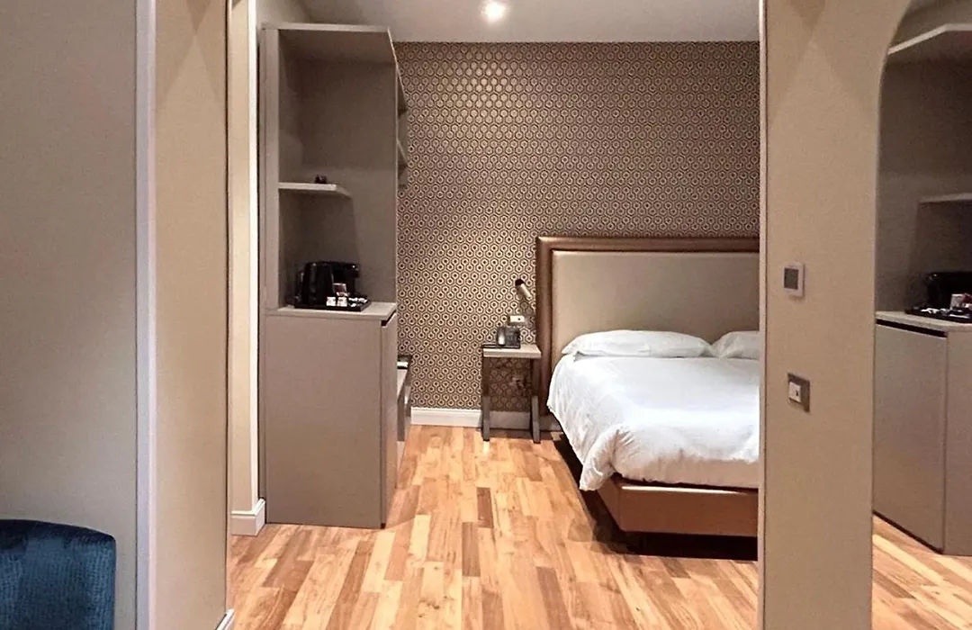 Caruso Place Luxury Rooms & Suites-1